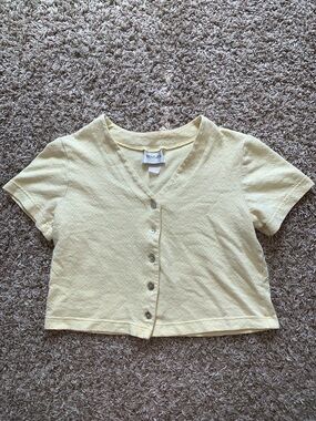 Vintage TR Bentley Women’s Butter Yellow V‑Neck Button Front Cropped Summer Top